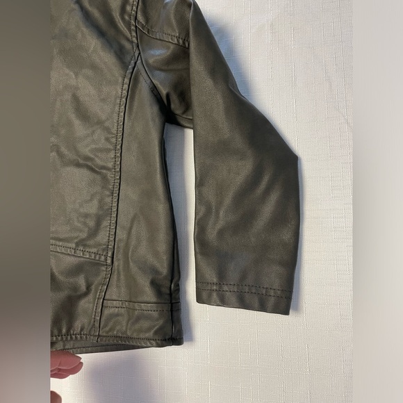Genuine Kids by Osh Kosh Faux Leather Motorcycle Jacket | Size 5T - Picture 13 of 15